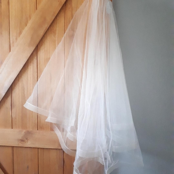 Wedding dress - Picture 8 of 11